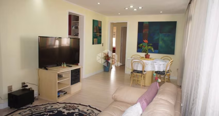 Apartamento com 3 dormitórios, sacada, churrasqueira, vaga no Centro de Canoas
