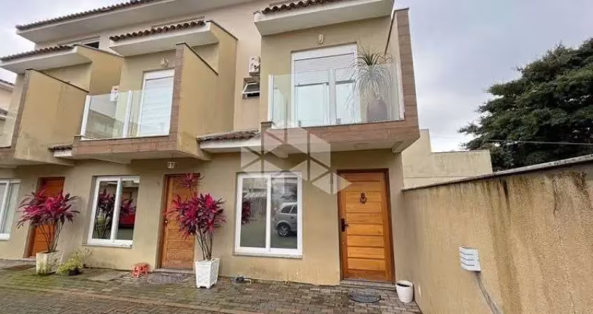 Casa em condomínio, 2 dormitórios, 2 suítes, 1 vaga escriturada.