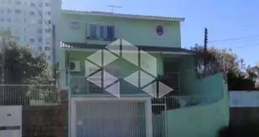 Casa (03)dormitórios/quartos (01) suíte no   bairro tristeza zona sul