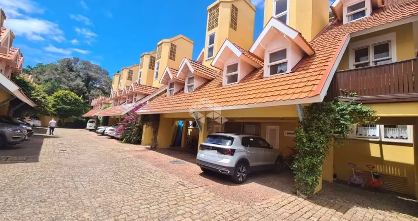Casa em condomínio com 3 dormitórios no centrinho da tristeza.