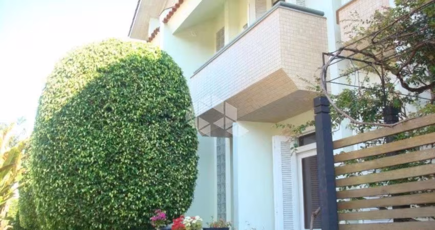 Ótima Casa Residencial, 3 quartos/suíte, 180,13 m² privativos à venda no coração da Tristeza
