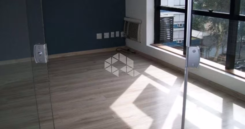 Sala comercial à venda no bairro Petrópolis, rua professor langendonck