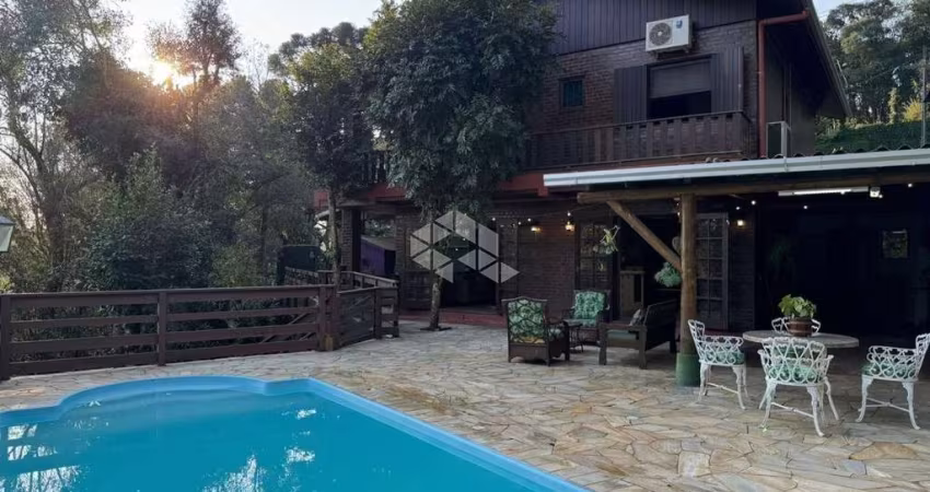 Casa no Condominio Parque Alvorada com 4 dormitórios