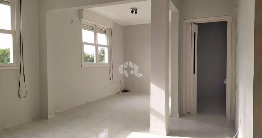 Apartamento de 2 dormitórios com vaga e reformado no bairro camaquã