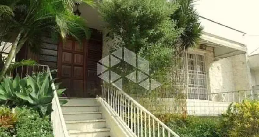 Casa no bairro chácara das pedras, com 03 dormitórios