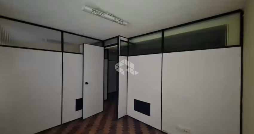 Excelente sala comercial à venda, muito bem localizada no centro histórico. estuda proposta.