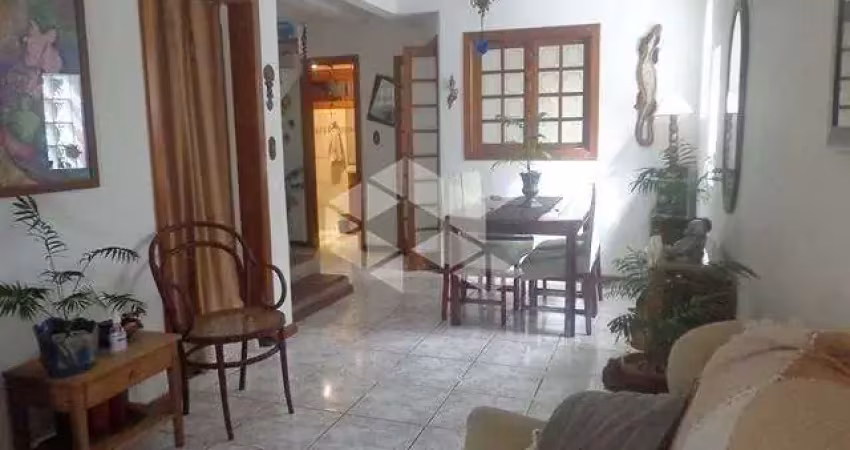 Sobrado de 03 dormitórios/quartos opção para 04 dormitórios no bairro tristeza