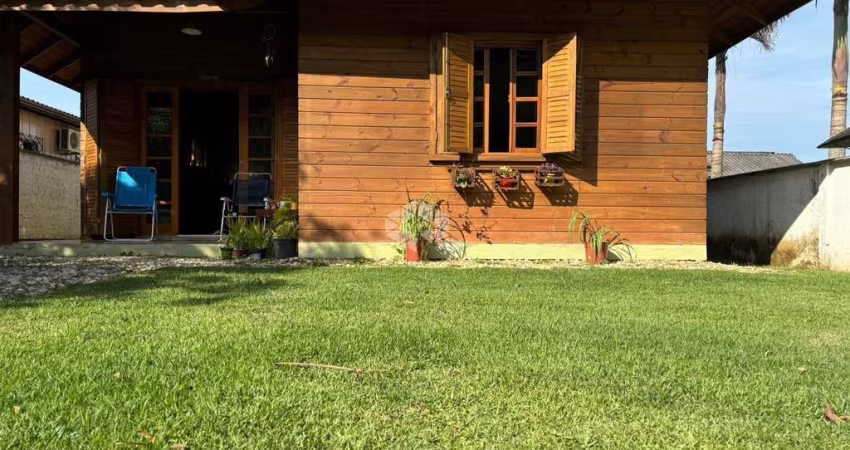 Casa de madeira mobiliado em Mariscal Bombinhas SC