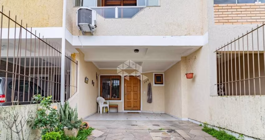 Casa 2 dormitórios com pátio 2 vagas no Bairro Hípica