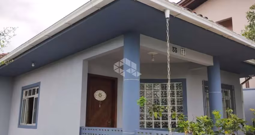 Casa de dois andares sendo 3 dormitórios/ quartos com 1 suíte no bairro forquilinhas - são josé no valor de r$ 760.000,00.