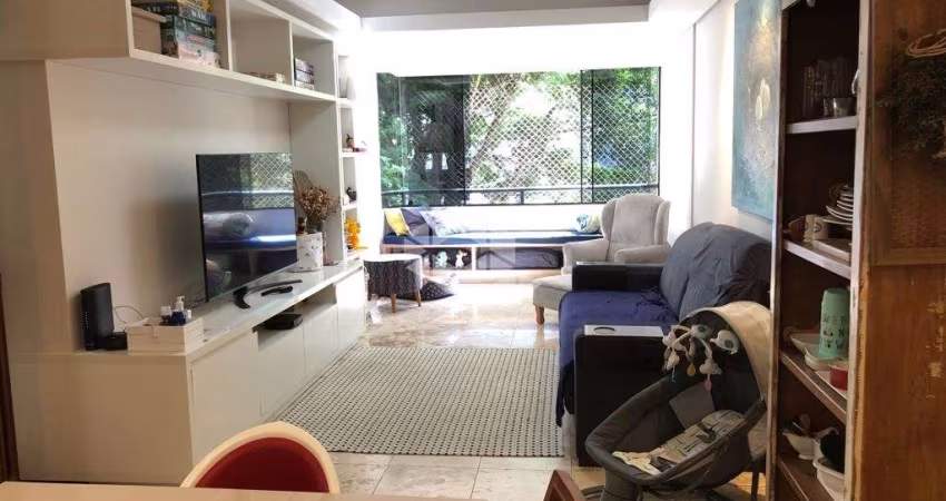 Ótimo apartamento de 2 dormitórios, com suíte, no bairro Petrópolis.