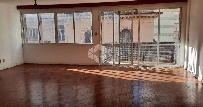 Apartamento a venda com 3 quartos sendo 1 suíte, 1 vaga de garagem 1 banheiro 168m2  R$ 1.900.000,00