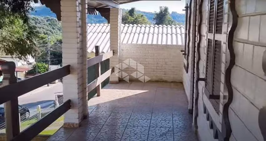 Casa com 174m² no bairro piratini, a 5 minutos da rua coberta de gramado