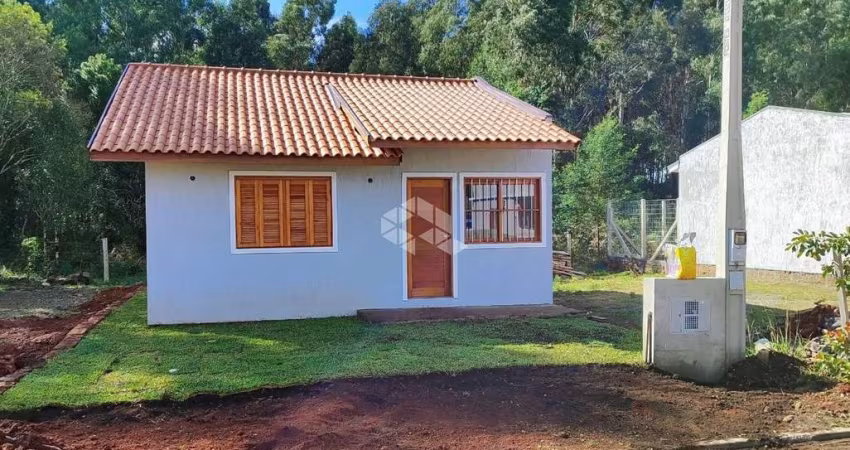 Casa 02 dormitórios, nova, no Loteamento Morada do Sol, em Canela