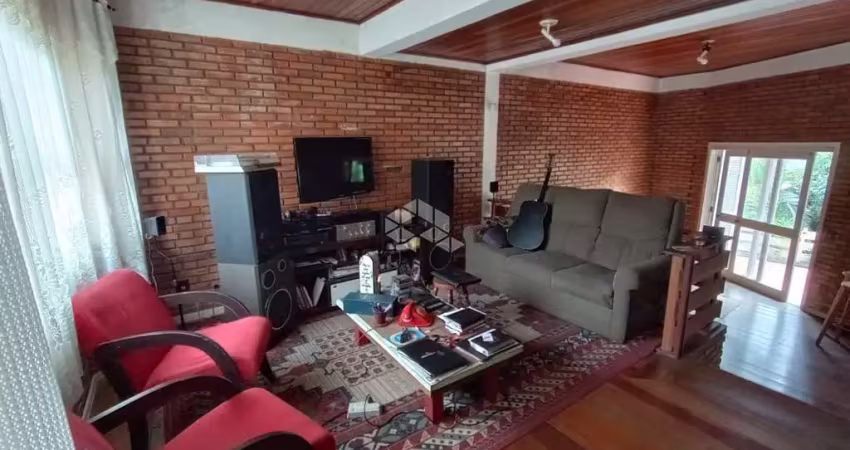 Casa no jardim itu sabará com 215m² construídos e 300m² de terreno, com piscina