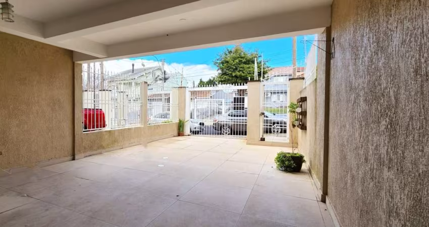 Casa sobrado com 3 dormitórios, suíte, 2 vagas no Jardim Itu em Porto Alegre/RS