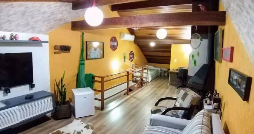 Casa 2 dormitórios no bairro Guarujá em  Porto Alegre