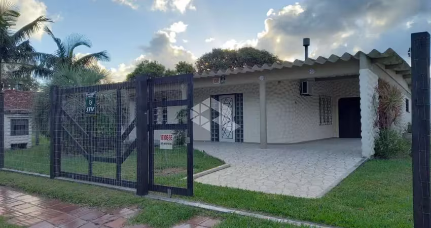 Casa com 3 dormitórios, 2 vagas, em atlântida, xangri-lá/rs