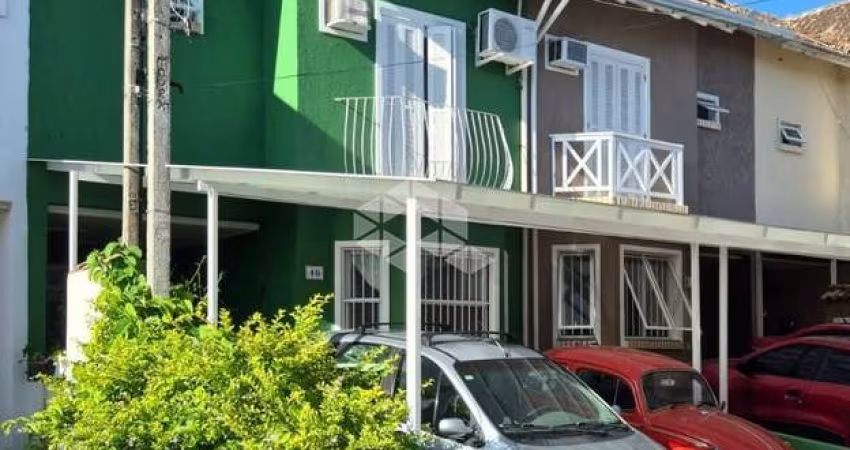 CASA EM CONDOMÍNIO COM 3 DORMITÓRIOS SENDO 1 SUÍTE