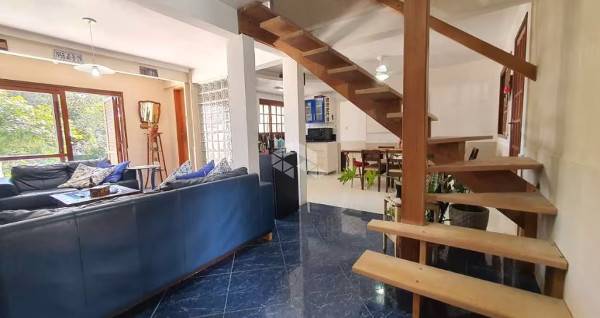 Casa com 3 dormitórios na zona sul de Porto Alegre