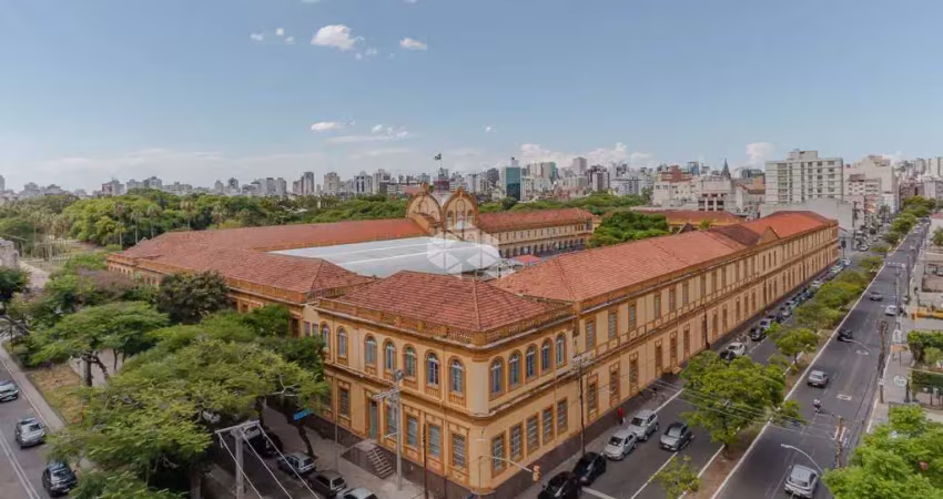 Ampla cobertura a poucos metros do parque redenção!!