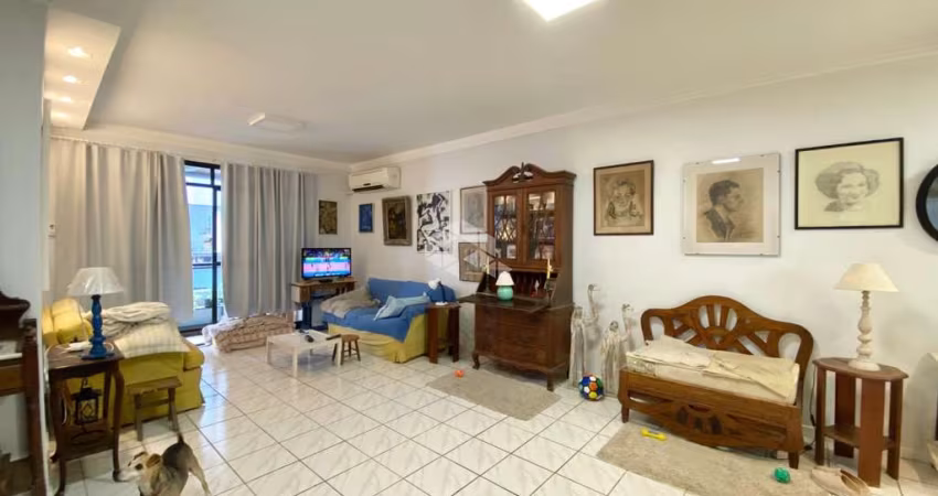 APARTAMENTO À VENDA COM 3 QUARTOS E 1 SUÍTE E 1 VAGA DE GARAGEM NO BAIRRO ESTREITO EM FLORIANÓPOLIS/SC