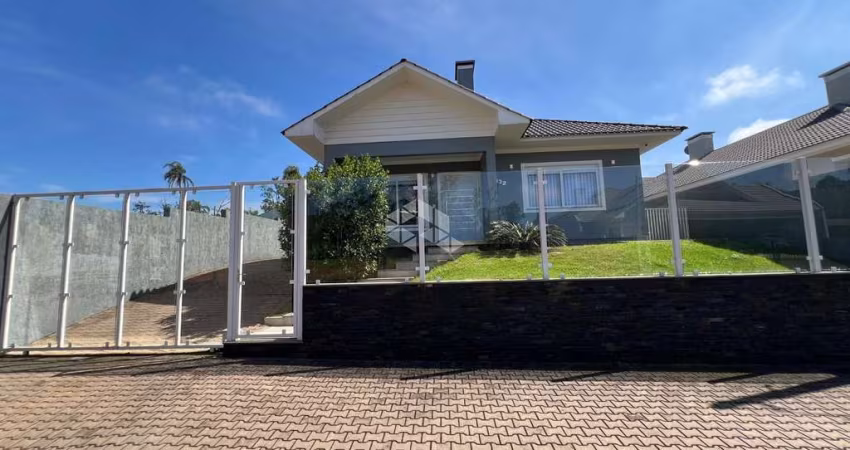 Casa com piscina e 3 dormitórios no Royal Country