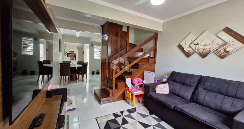 Casa em condomínio 2 dormitórios, semimobiliada,1 vaga de garagem, no bairro Humaitá