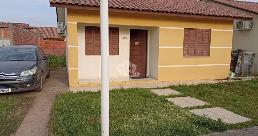 Casa em condomínio com 02 quartos no bairro Diácono Luiz Pozzobon/Camobi em Santa Maria.