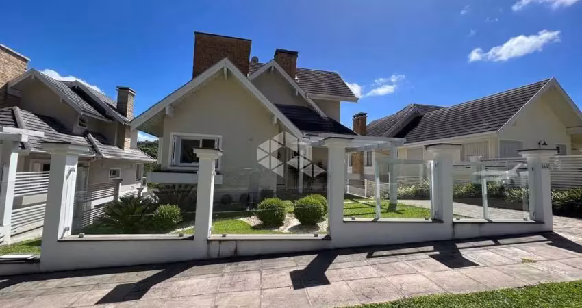 Casa com 279m² privativos, mobiliada, no vale das colinas em gramado