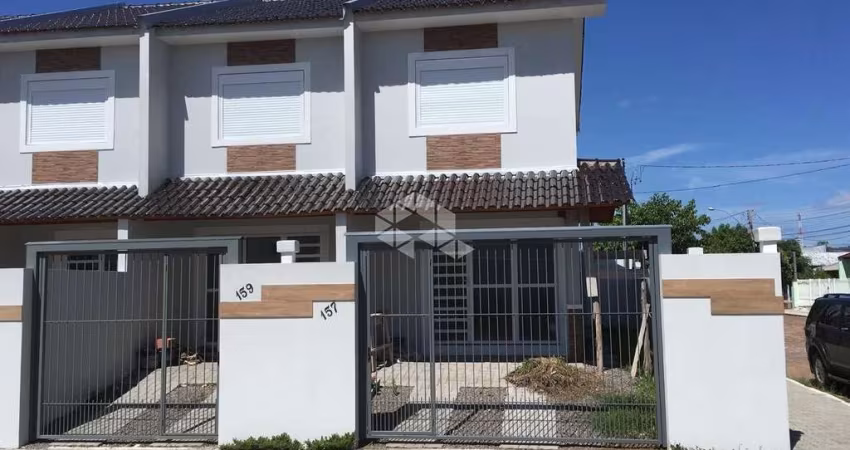 Casa Duplex nova, pronta para morar, com 02 dormitórios.