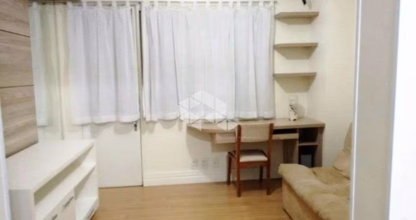 Apartamento com 1 quarto mobiliado no Centro histórico em Porto Alegre.