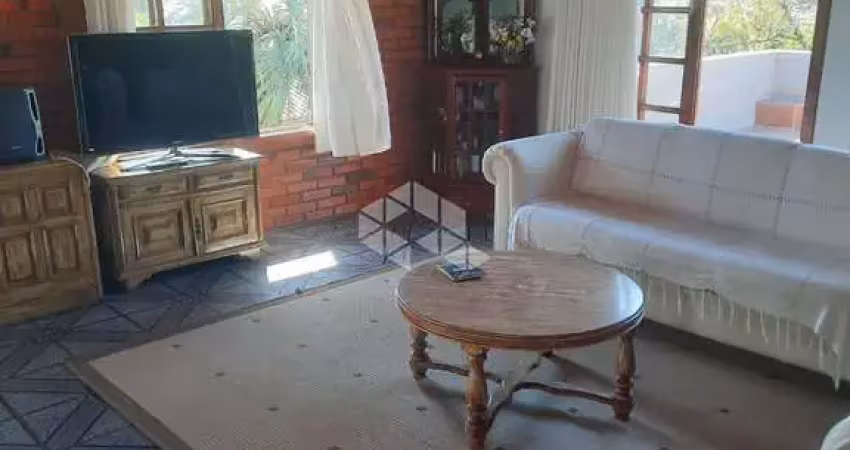 Casa 3 dormitórios 2 vagas com pátio no bairro santa tereza