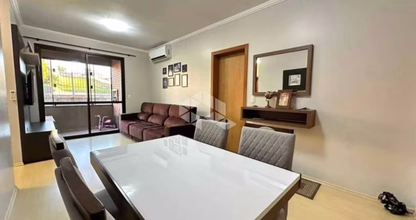 Apartamento com 2 dormitórios, sacada, churrasqueira, vaga dupla no Pio X