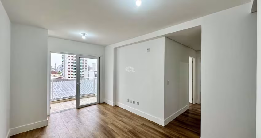 Apartamento com 2 dormitórios, 1 suíte, sacada com churrasqueira e vaga coberta. Aceita financiamento.