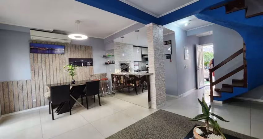 Sobrado 3 dormitórios no quinta do moinhos com 2 vagas e pátio lateral.