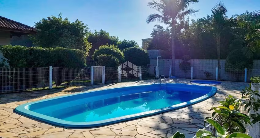 Casa em condomínio fechado semi mobiliada 90m² 02 dormitórios 02 vagas cobertas no Bairro Rio Branco, em Canoas