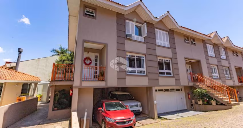 Casa em Condomínio Fechado com 3 dormitórios