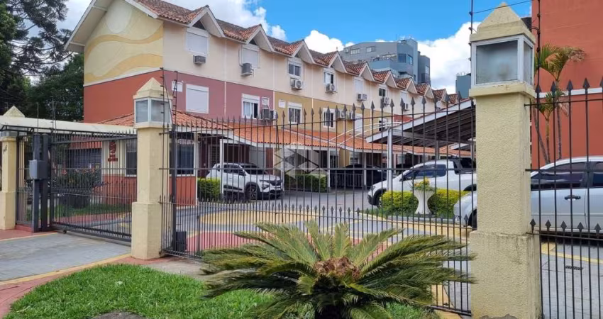CASA EM CONDOMÍNIO 3 QUARTOS BAIRRO CAMAQUÃ