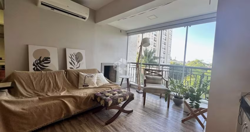 Apartamento semimobiliado à venda no Passo D'Areia com 2 dormitórios e infraestrutura completa