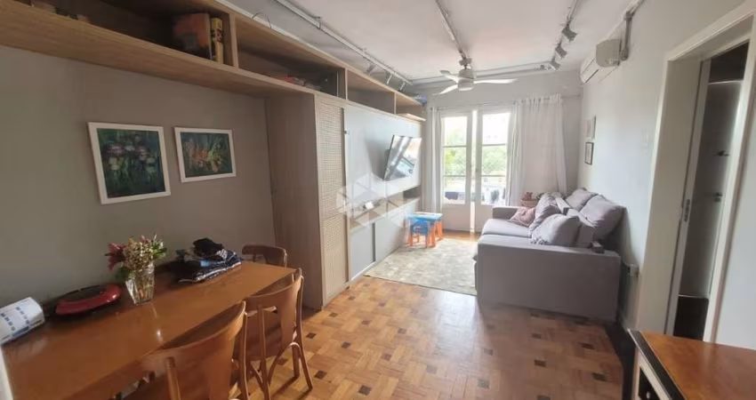 Apartamento com 2 dormitórios e 1 vaga no bairro Petrópolis