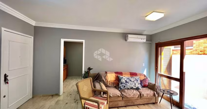 Aconchegante Apartamento com Dois Dormitórios e Churrasqueira, a Poucos Passos do Mar