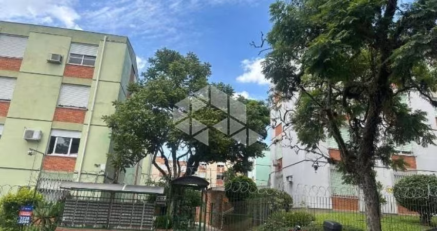 Apartamento ventilado e ensolarado de 2 quartos com 50m2, playground, quadra de esportes e salão de festas