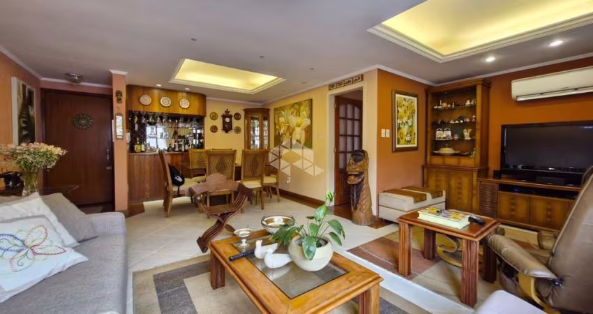 Apartamento em Petrópolis, 2 dorms, 102m² privativos
