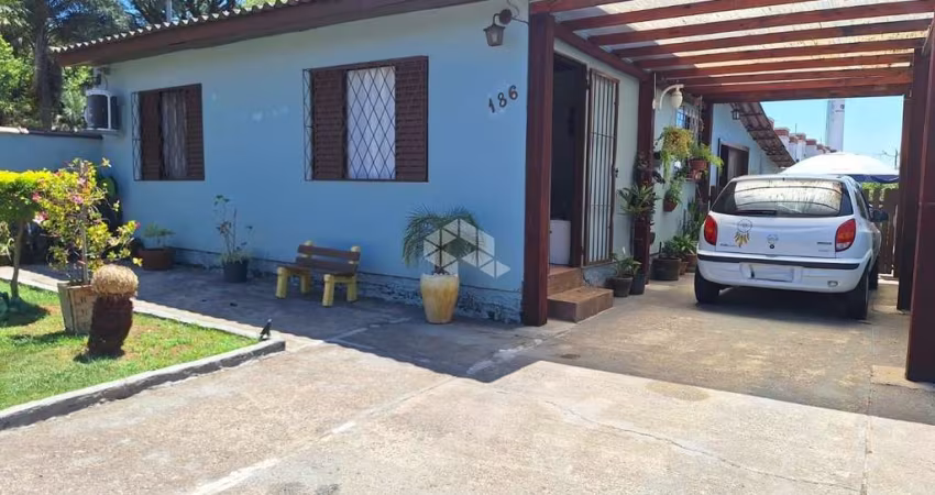 Casa com 2 dormitório, 2 banheiros, 2 vagas e 100m²