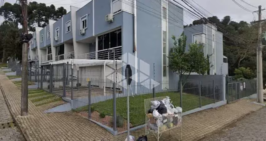Casa sobrado triplex semimobiliado de 2 dormitórios com 96m2 em Ana Recha, Caxias do Sul