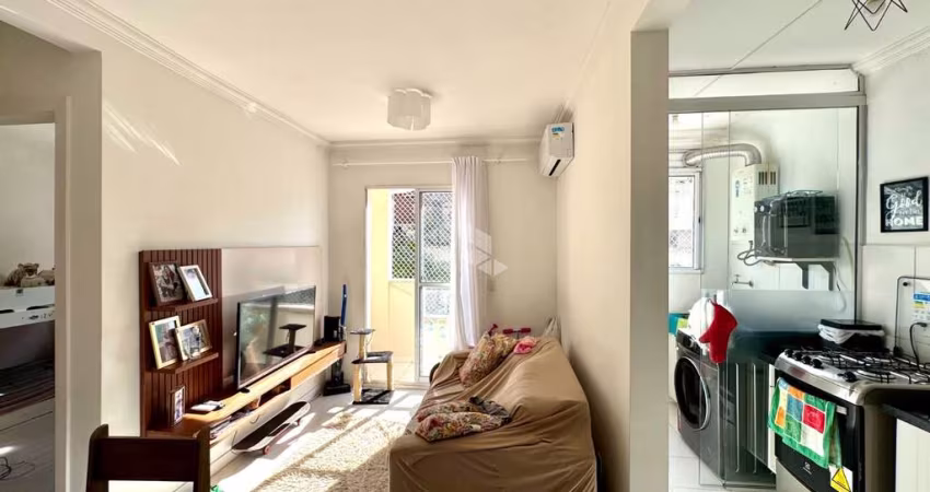 Apartamento com dois quartos, sacada e vaga no Teresópolis