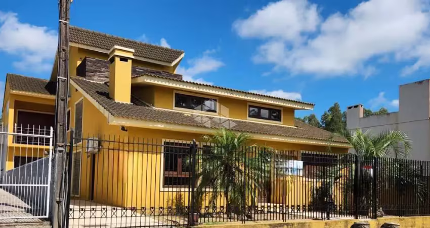 Casa com 3 dormitórios sendo 2 suites e 2 vagas de garagens  fechada