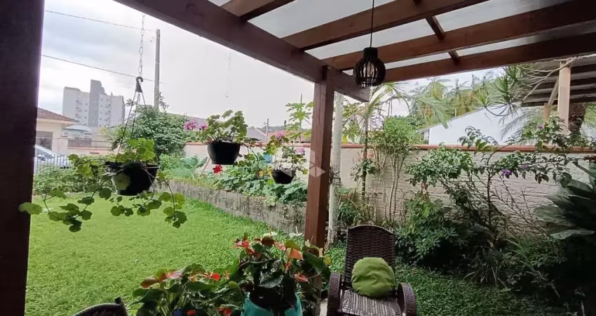 Casa bairro rau jaraguá do sul  3 quartos com piscina e amplo jardim