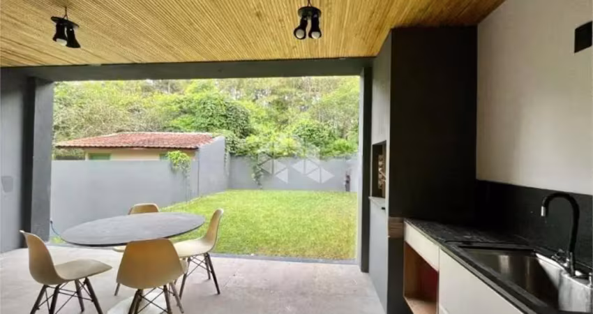 Casa de 3 suítes com 173m² por 1.900.000,00, na praia do morro das pedras, florianópolis, sc